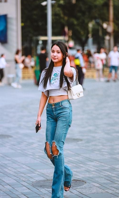 街拍：学习穿搭的意义，时尚不在于你要拥有多么多的衣服