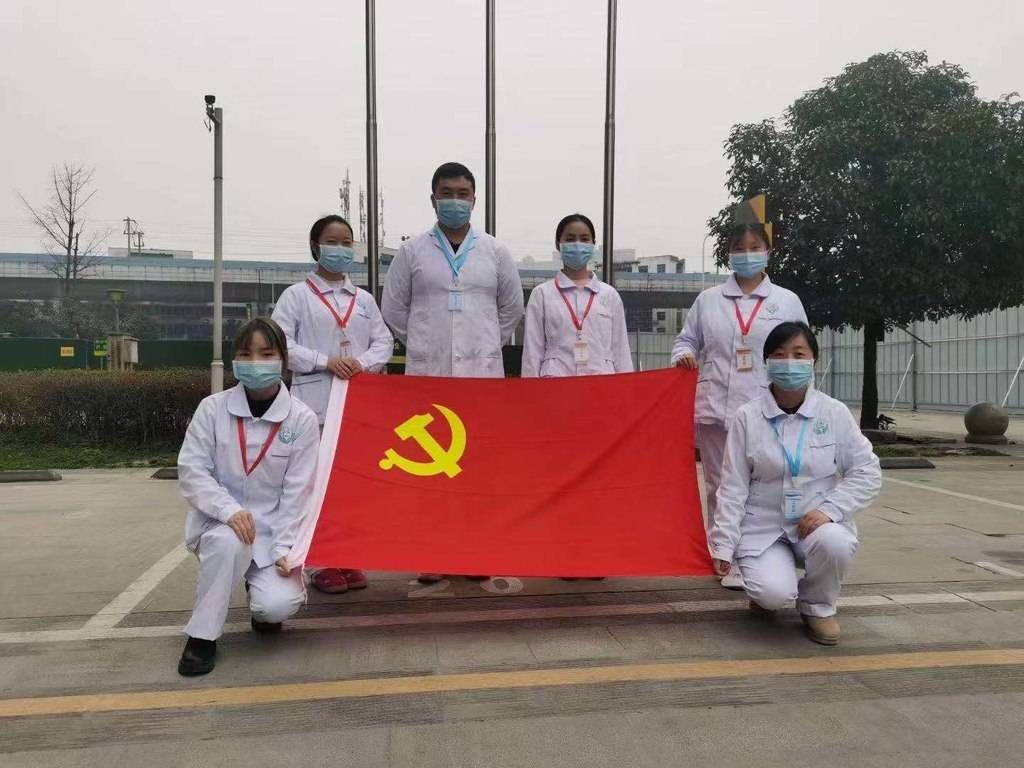 点位|医师节专题报道①|凡人之躯钢铁力量 白衣天使展现战“疫”担当