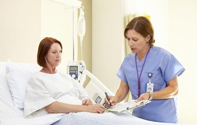 更年期综合征|妇科医生女人过了50岁大关,要及时补充5种营养素,别太大意!