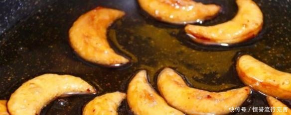  这不是水果，但有一个和水果一样的名字，皮脆，形似羊角