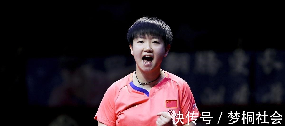 孙颖莎|强强对话!孙颖莎3-0王艺迪,世界第二展现大心脏,球迷心疼她