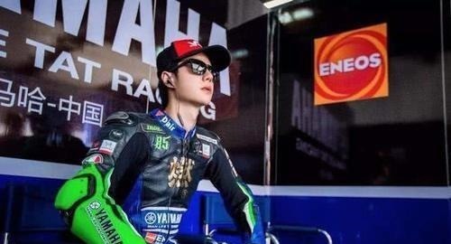 王一博炫耀家中“豪车”，除滑板赛车外，又添一烧钱爱好！