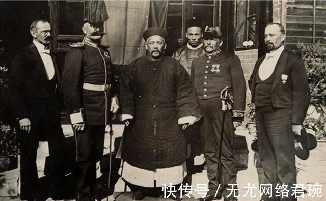 山东巡抚&他们宣称有神功护体,刀枪不入,袁世凯不信,拿起手枪就射