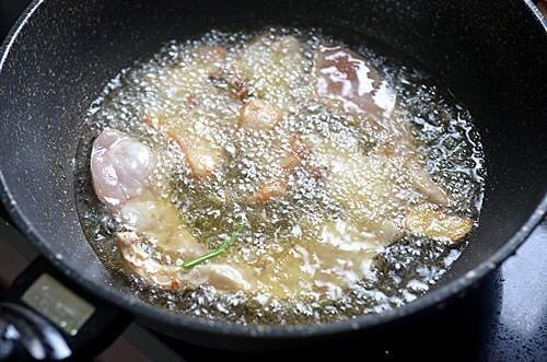 鱼肉这做法最简单,我家隔三差五就吃,不腥还特香,一上桌就吃光