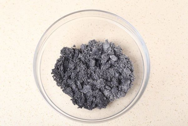  黑芝麻与糯米粉的巧妙混合，令人垂涎欲滴，一吃就上瘾