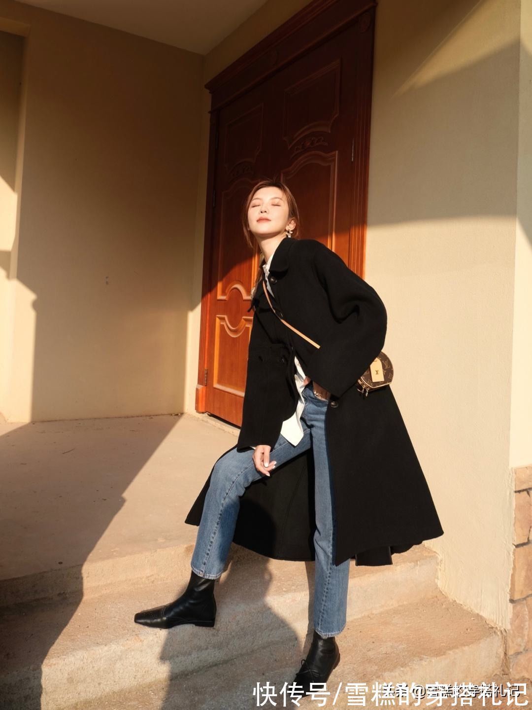 烟管裤 “平底靴+烟管裤”才是四五十岁女人最美的穿搭,显瘦有气质