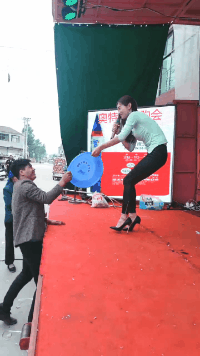 |搞笑GIF:在驾校这样练车 我就不信你练不好