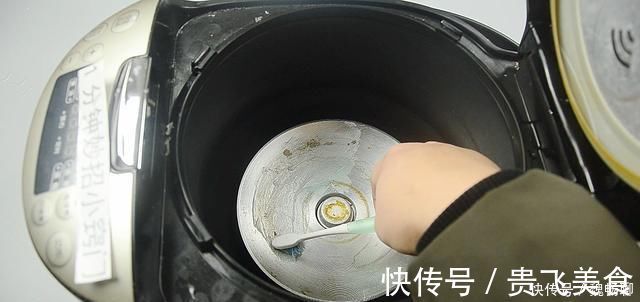 地方|电饭锅这地方不洗,等于吃细菌,教你用一个方法,洗得干净还放心