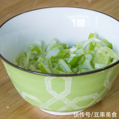 餐桌上最有人气的家常菜之炒茄子