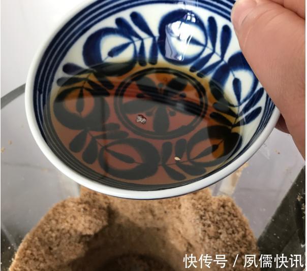 想吃|想吃芝麻酱不用买，5块钱自制1大瓶，纯正无添加，做法还简单