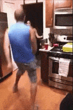 |搞笑GIF:哈哈哈,就差这一脚了,前面的都是浮云