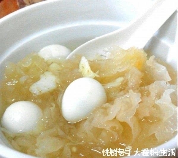 白发|有白头发别急着去染,教你几个食疗方,白头发轻松黑回来