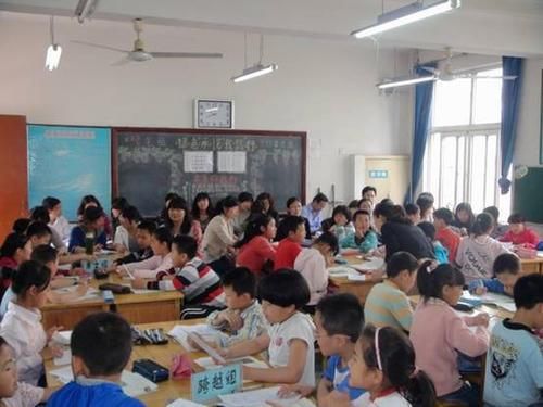 孩子在幼儿园只是玩，读小学一年级会不会很吃力，网友：肯定会！