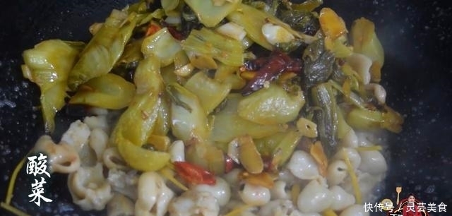 酸菜炒大肠最好吃的做法,简单美味又下饭,看看你喜欢吃不?