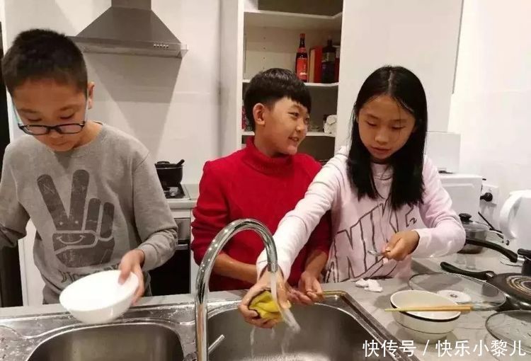 洗一次碗给10块钱,亲子关系变成雇佣,这是很“蠢”的做法