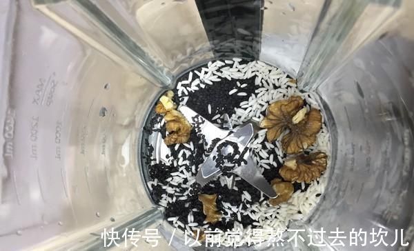 天冷了,坚持每周喝3次它,头发乌黑,老掉发的人要多吃