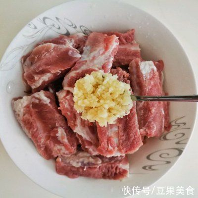 椒盐|外酥里嫩??好吃到舔手指的椒盐排骨秘?