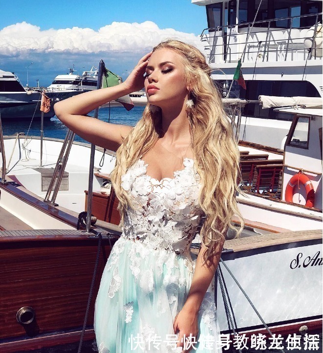 身材|她是人间超模小芭比，可爱又性感，靠瑜伽保持好身材，你不练吗