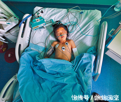 举动|十四个月大的宝宝吃完饭变成植物人,竟是妈妈的小举动造成的