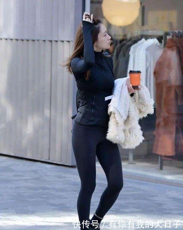 高跟鞋 丰润紧致的打底裤美女，利落又不乏活力感，衬托精致！