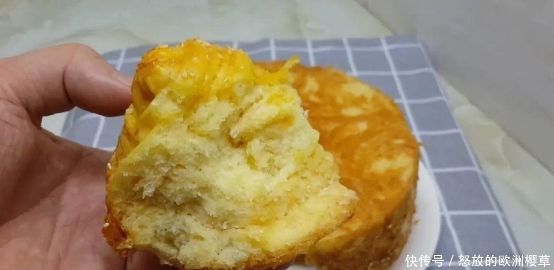 面包这样做才好吃,加4个鸡蛋,比蛋糕简单好吃,没烤箱也能成功