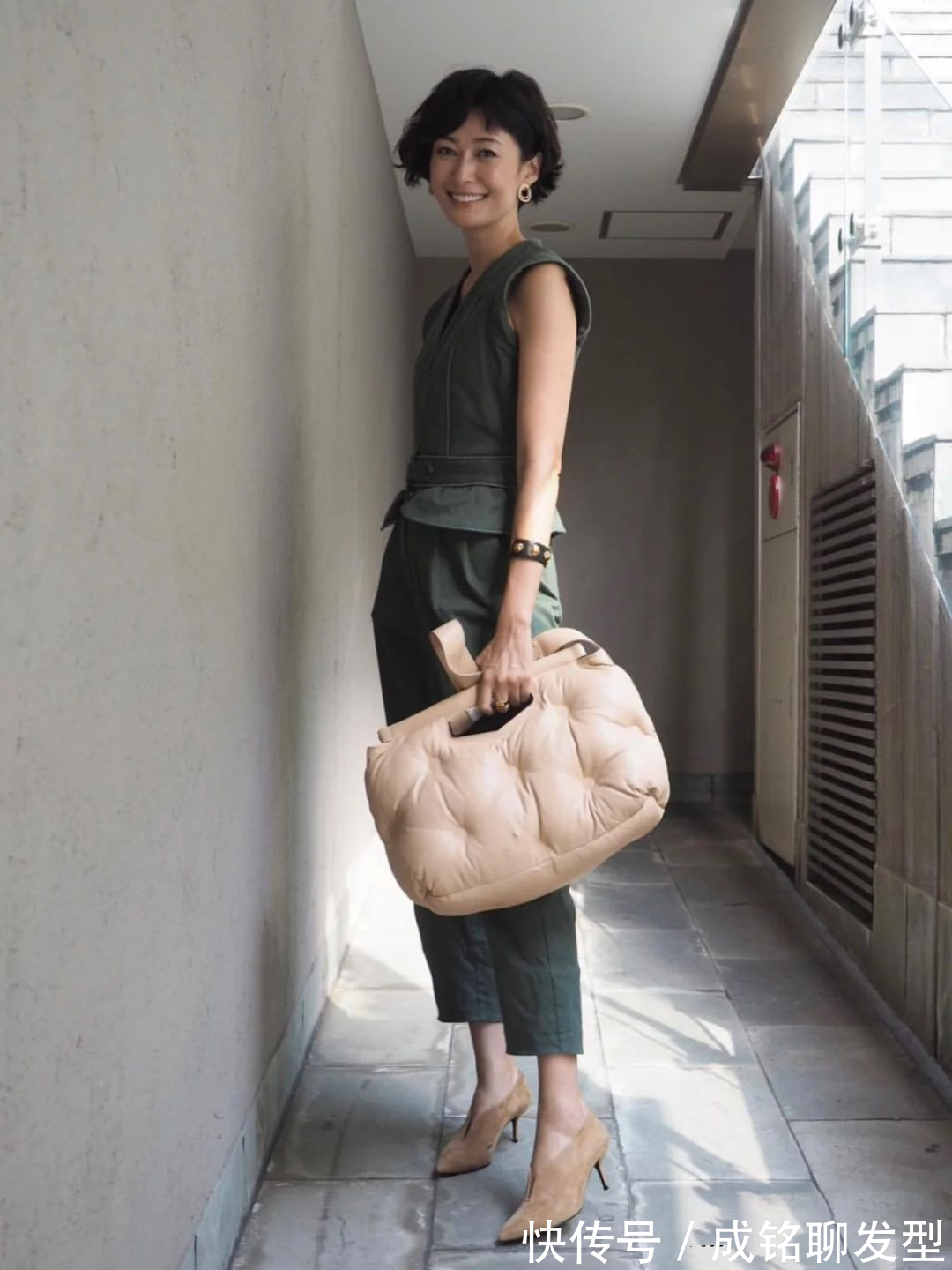 女人味|50岁女人的优雅穿搭,日本大龄博主的搭配示范,时髦减龄又显气质