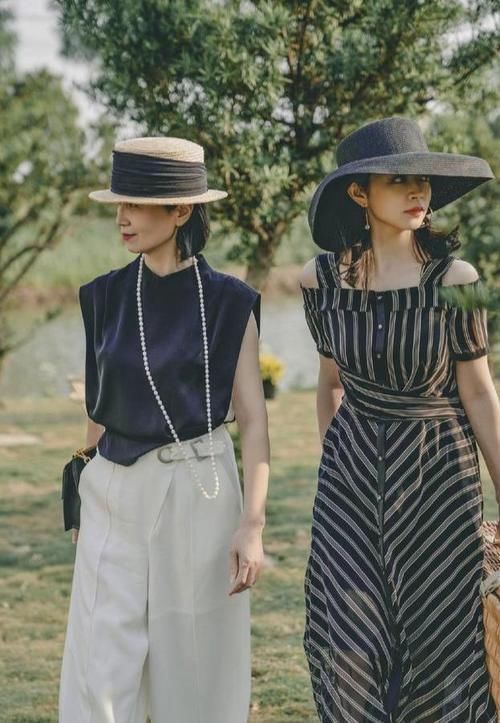 T恤 50岁以后穿T恤会很土,今年流行三木妈妈的穿搭,优雅减龄又时髦