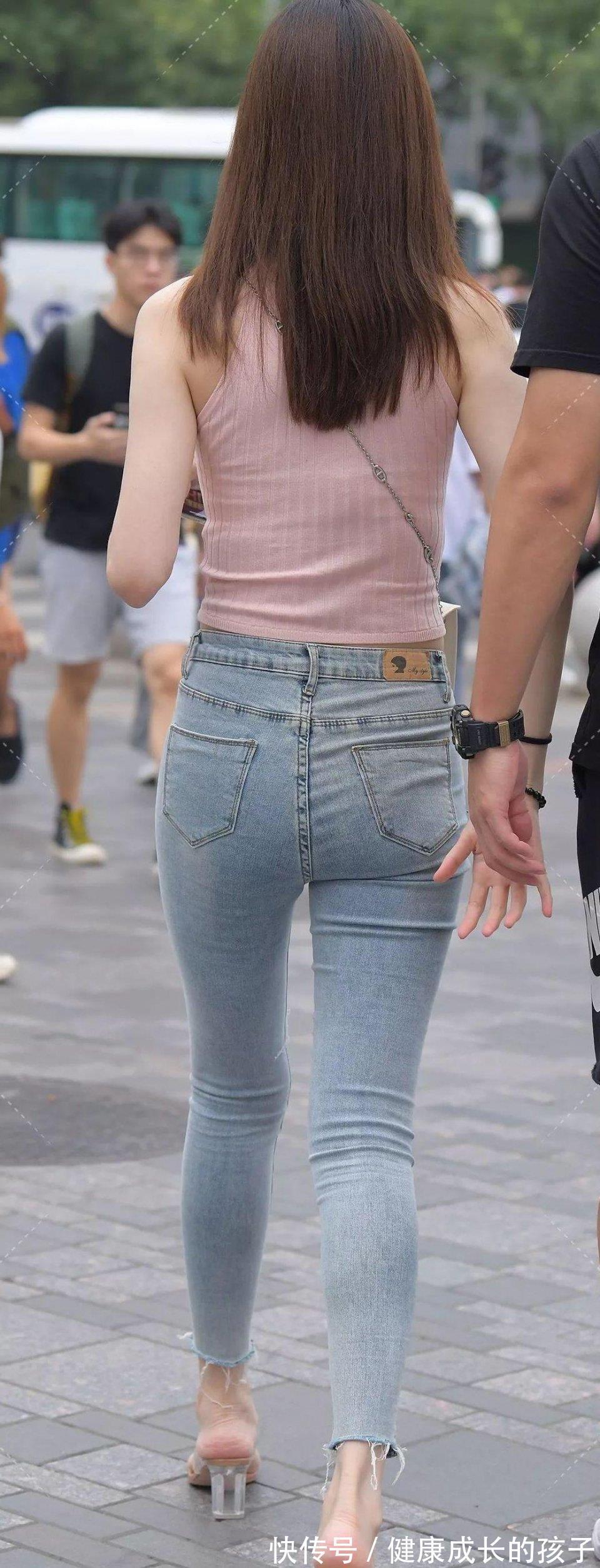 搭配|夏季怎么穿才更有女人味？快试试这样的露脐搭配，效果超赞