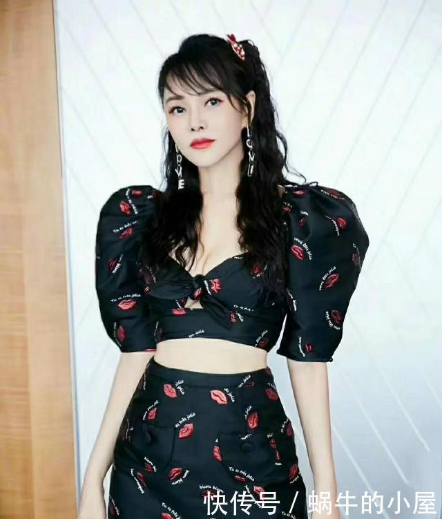 50岁女人不想显老？别留直发！今年换上3种“冻龄卷”，洋气减龄