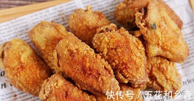 炸鸡|香到舔手指的蒜香炸鸡翅，制作简单，口感丰富！