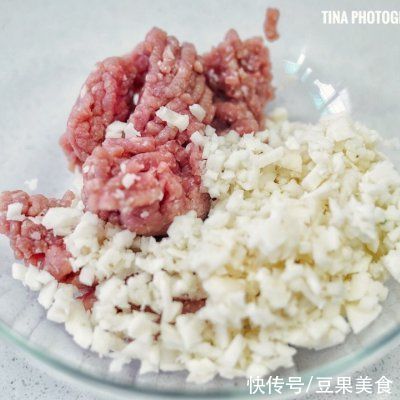 这是我吃过全宇宙最好吃的马蹄嫩肉饼