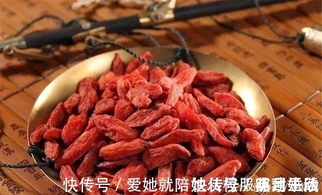 养颜|枸杞加1物泡水喝，坚持连喝7天，滋补肝肾，排毒又养颜