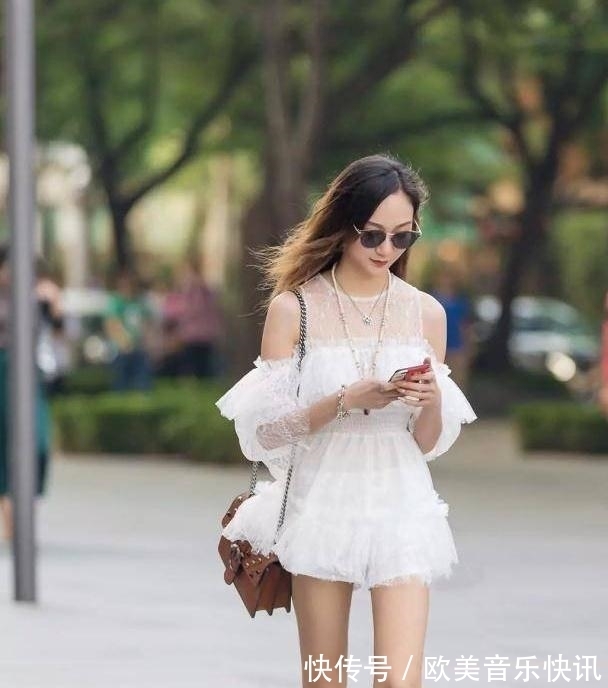 暑假怎么穿,热裤配拖鞋