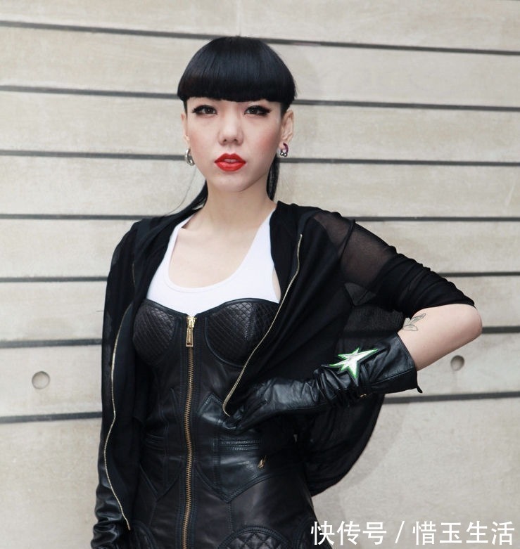 代言费从1.3亿降到小县城商演，只火了这么几年，她得罪了谁