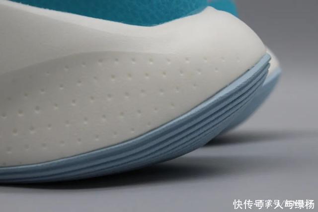 球鞋|换汤不换药还是大有改进这双300块的国产球鞋你会喜欢吗