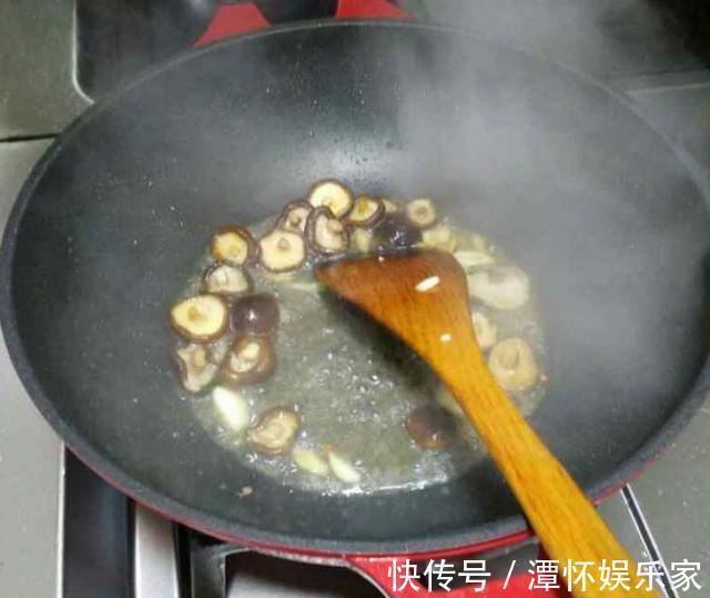 脆嫩|炒青菜，洗好直接下锅是大错！牢记4个技巧，翠绿又脆嫩，还入味