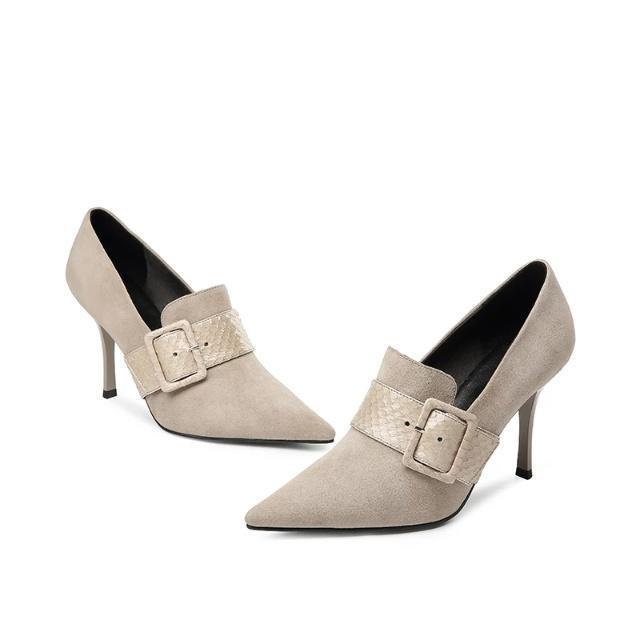 时尚 尖头高跟鞋别致的设计丝毫不落俗套,彰显出与众不同的时尚品味