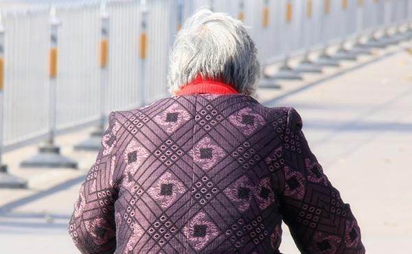 年龄超过了多少岁才算是老人身体若有三个表现,该服老了