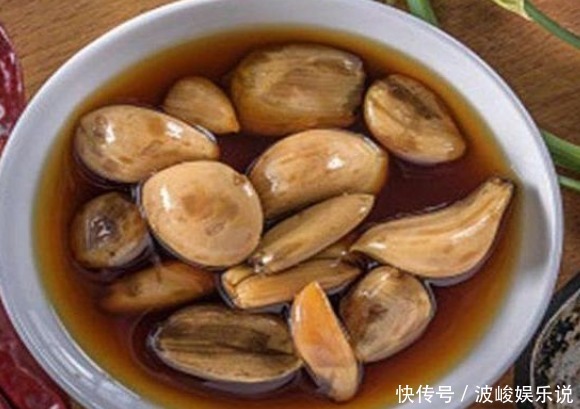 大蒜泡酒对男性好处多多,功效多多,牢记为身边人健康泡一些