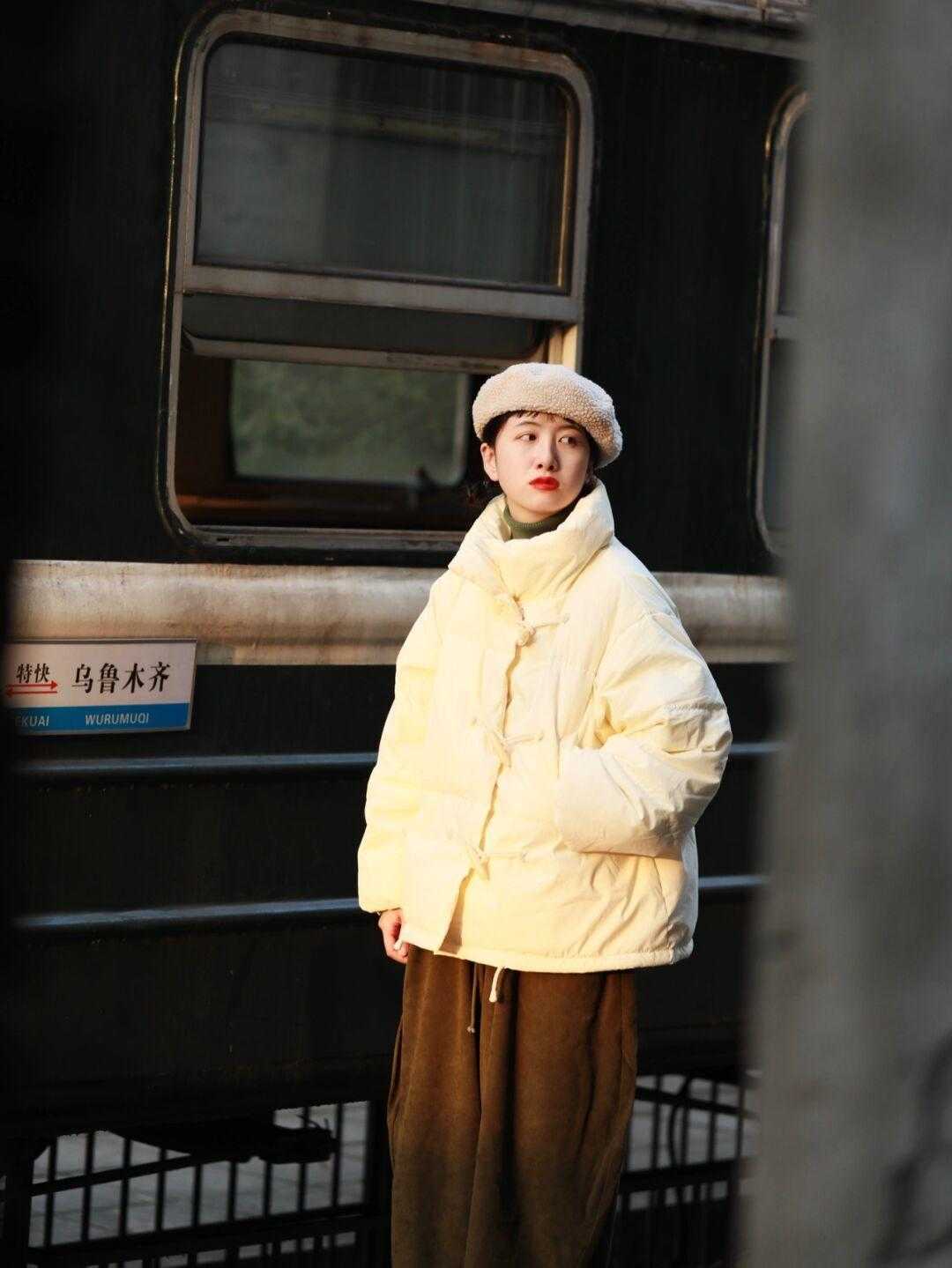 深灰色|“羽绒服”才是万能搭配神器,冬季穿保暖还个性,时髦精都爱了!