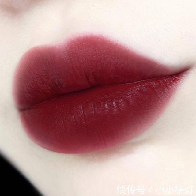 小姐姐|火遍秋天的四款口红测评,这才是真正的“斩男色”,谁用谁好看