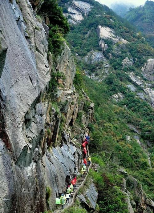 春游徒步徽杭古道，有自然风光、人文遗存，还可欣赏山村风情