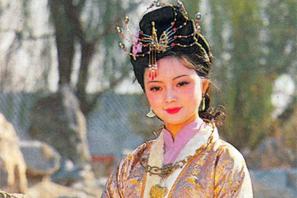 宝钗$宝钗的衣服妆裹死去的金钏儿,真的没忌讳?揭秘玉钏儿的诡异身份