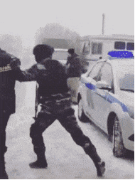 |搞笑GIF:为了宝宝健康的成长,这也是花费很大