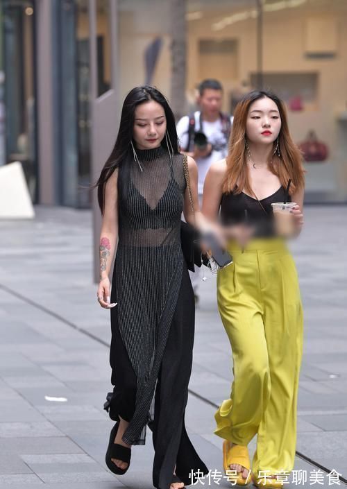 阔腿裤 80后跟90后成闺蜜,穿搭各有品味,网友还是姐姐美一点