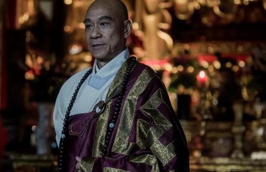 对出下联|女子上联为“洞中泉水流不尽”,三位才子对出下联,最服老和尚