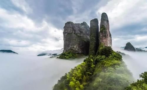 浙江一处隐藏景点，有典型丹霞地貌景观，称为中国丹霞第一奇峰