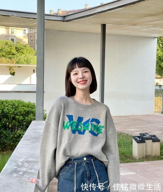 搭配 秋冬,怎么穿半身裙才洋气,搭配卫衣或者针织衫,简约洋气又优雅!