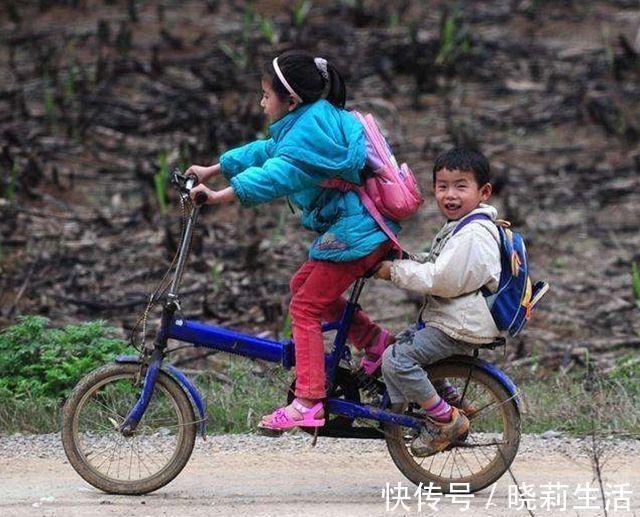 受精卵|父母为生二胎与女儿绝交,现跪求女儿帮忙养弟弟,女儿:放过我吧