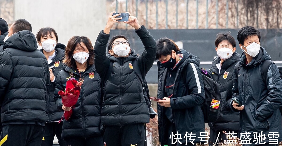 中国足球|上海权威媒体针对中国女足有争议表态！球迷吐槽声多，国足堪忧！